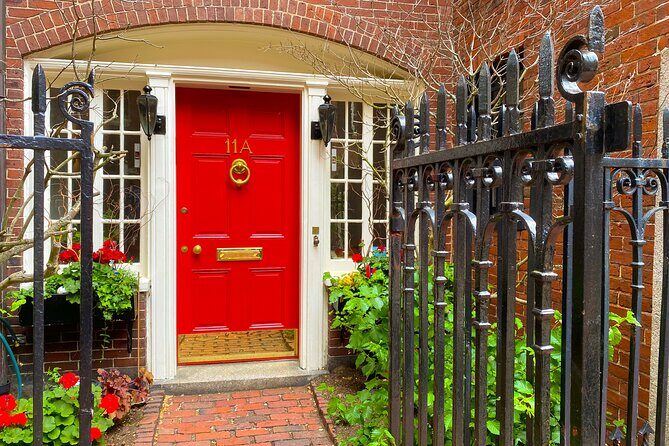 Beacon Hill Boston History + Photo Walking Tour (SMALL Group) - Stop 2: Acorn Street in five minutes (how to photograph the most famous curb)
