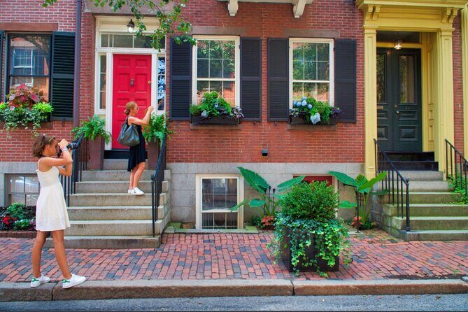 Beacon Hill Boston History + Photo Walking Tour (SMALL Group) - Stop 4: Boston Common founded in 1630 (the calm reset)
