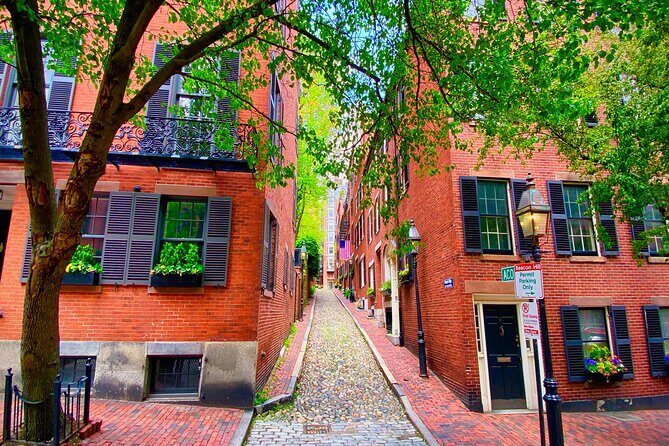 Beacon Hill Boston History + Photo Walking Tour (SMALL Group) - Stop 1: Beacon Hill’s streets, gas lamps, doors, and photo cues