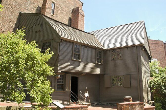 Best of Boston Combo: Harbor Cruise & VIP Freedom Trail - From the Boston Massacre Area to Faneuil Hall: Getting the Story in the Right Order