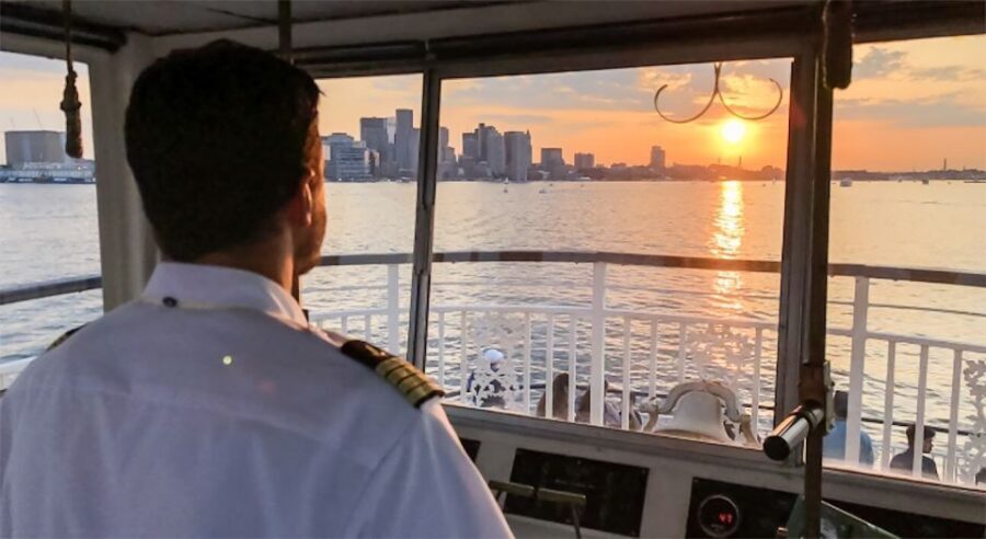 Boston: Boston Harbor Sunset Cruise - Onboard comfort and the bar: how to handle cold air and drinks