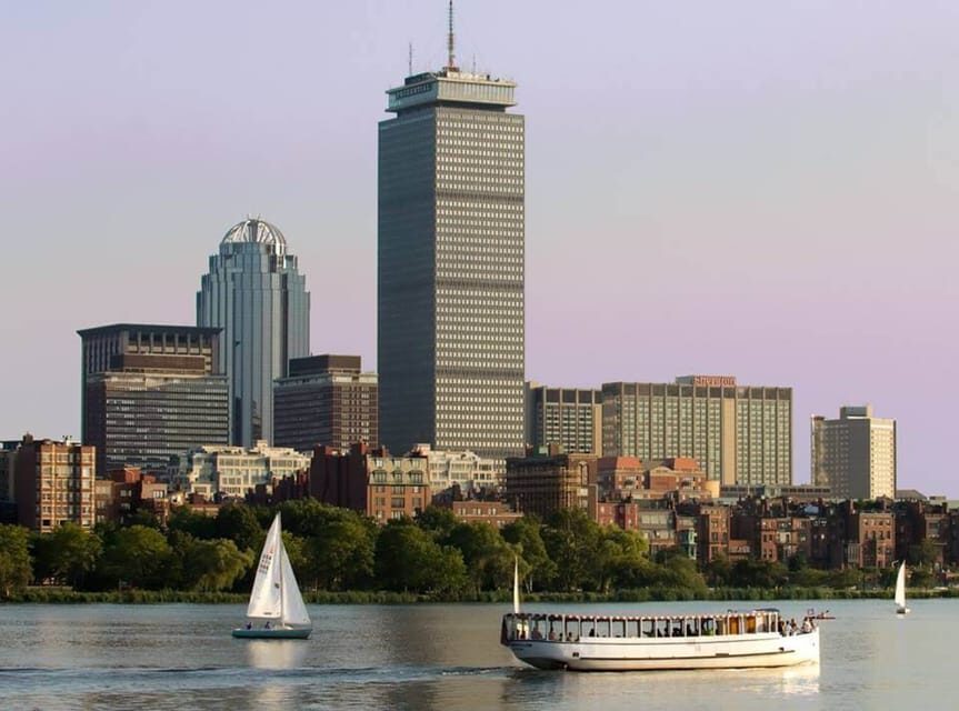 Boston: Charles River Sightseeing Cruise - Cambridge Views and River Life: sailboats, rowers, and real movement