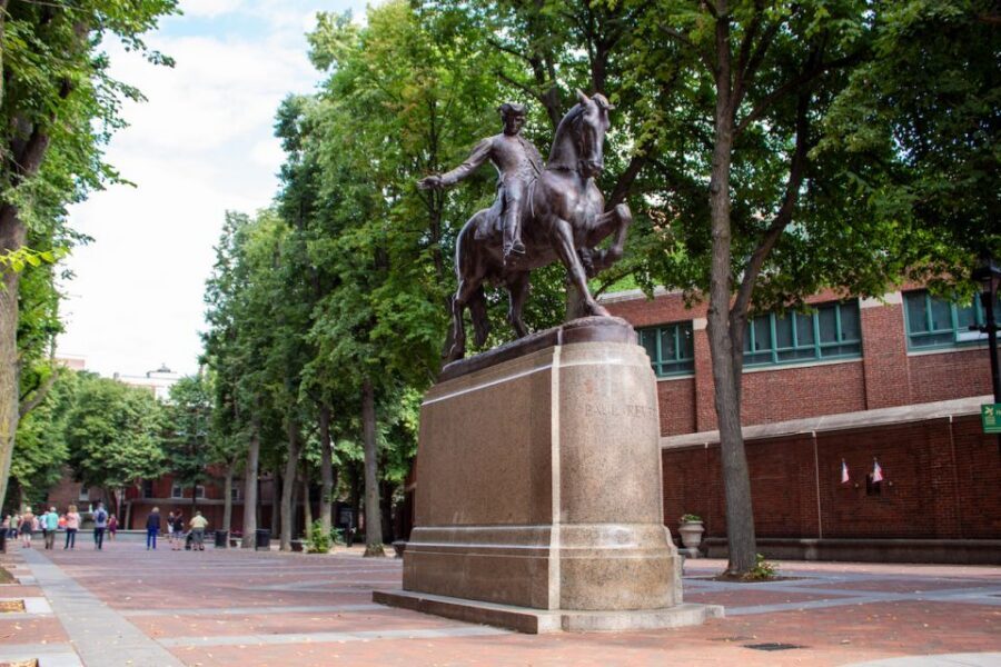Boston: City History and Highlights Audio App Walking Tour - Getting started at Copp’s Hill Burying Ground: the route’s oldest opening act