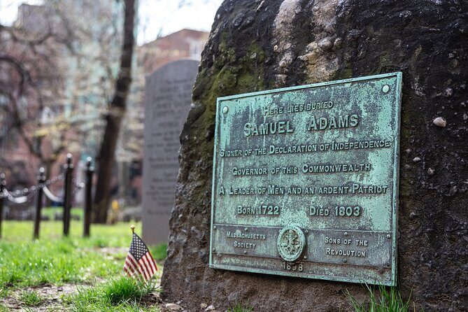Boston Food & History: Pizza, North End & Freedom Trail - End at Boston Public Garden: a smart landing spot for the rest of your day