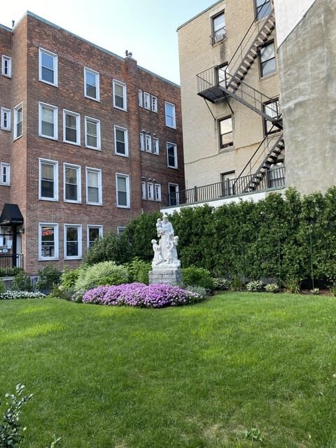 Boston: Freedom Trail Guided Walking Tour in French - North End finale: Old North Church, Copp’s Hill Terrace, and a smart ending
