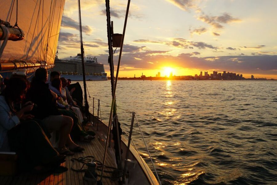 Boston: Harbor Champagne Sunset Sail from Rowes Wharf - Drinks, water, and value: is $82 worth it?
