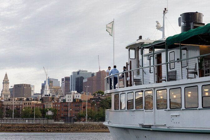 Boston Harbor Holiday Brunch Cruise - The holiday buffet: how the brunch works onboard