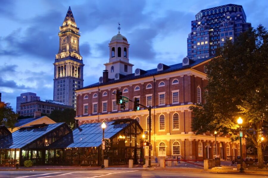 Boston: Haunted Pub Crawl of Historic Pubs and Taverns - Guide Power: Humor, Timing, and Managing the Crowd