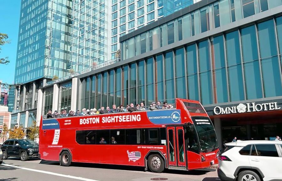 Boston: Hop-On Hop-Off Double-Decker Bus Sightseeing Tour - Stop 5: Cheers Pub area, Beacon Hill, Charles River, and Newbury Street-adjacent streets