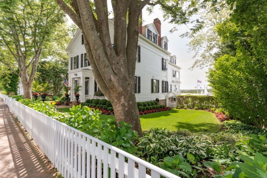 Boston: Martha's Vineyard Day Trip with Optional Island Tour - Edgartown Shops and the Best Use of Your Free Time