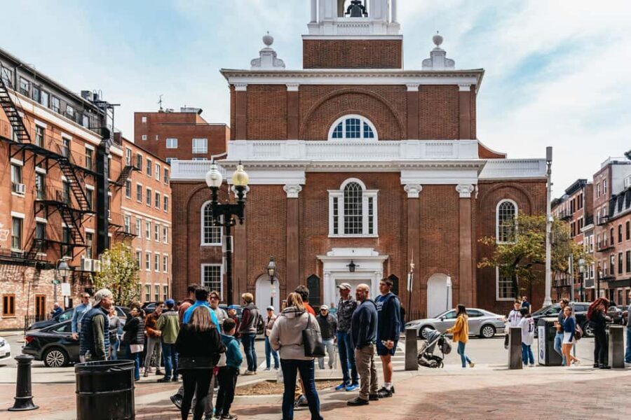 Boston: North End Pizza Walking Tour with 3 Slices & Cannoli - Key points at a glance