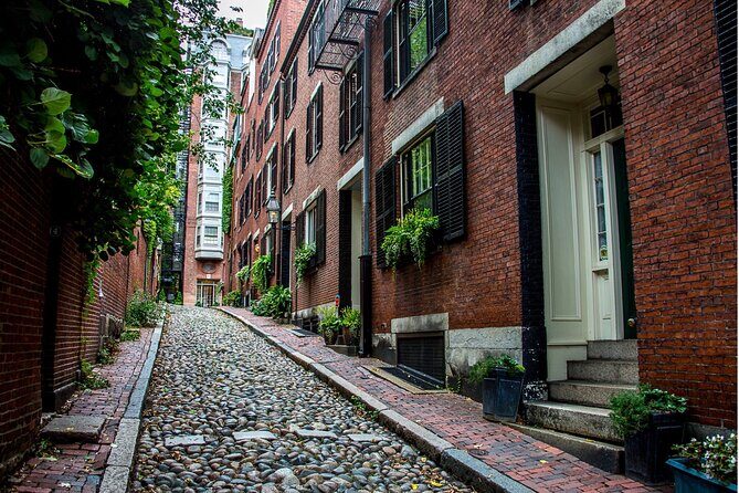 Boston Private Driving City Tour - USS Constitution and the gold dome: when the tour turns from names to meaning
