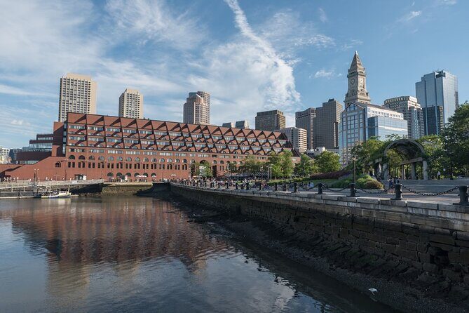 Boston Private Food Tour of 6+ Tastings, Cannoli, Lobster Roll - Guides, Service Style, and the “Small Group” Feel