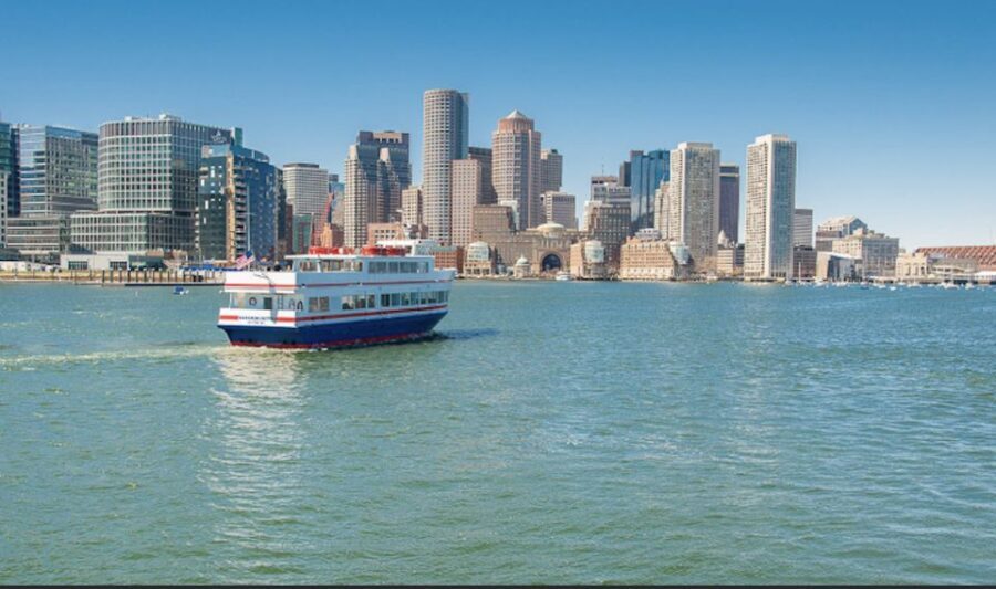 Boston: Scenic Harbor Cruise (Dog-Friendly) - From Rowes Wharf: The Fast Track to Boston Views From Water