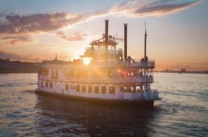 Boston: Scenic Moonlight Harbor Cruise - Your 90-minute route: Seaport District to USS Constitution (and back)
