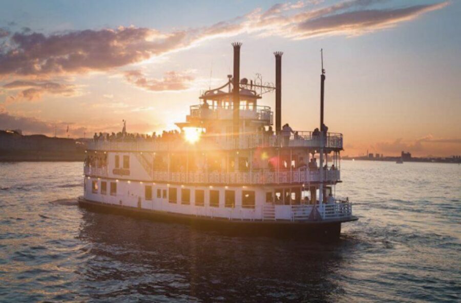 Boston: Scenic Moonlight Harbor Cruise - Your 90-minute route: Seaport District to USS Constitution (and back)