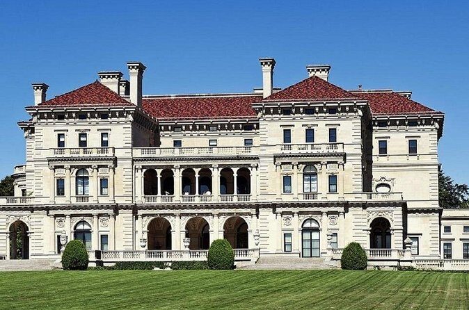 Boston to Newport: Breakers and Marble House Small Group Tour - Lunch in Newport and free time on the waterfront