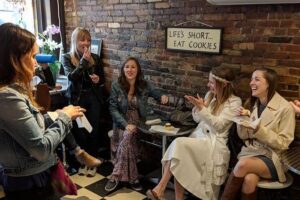 Cocktails & Cannoli: Boston's North End Dessert Tour - Skip-the-Line Pastry Stops: The real time-saver