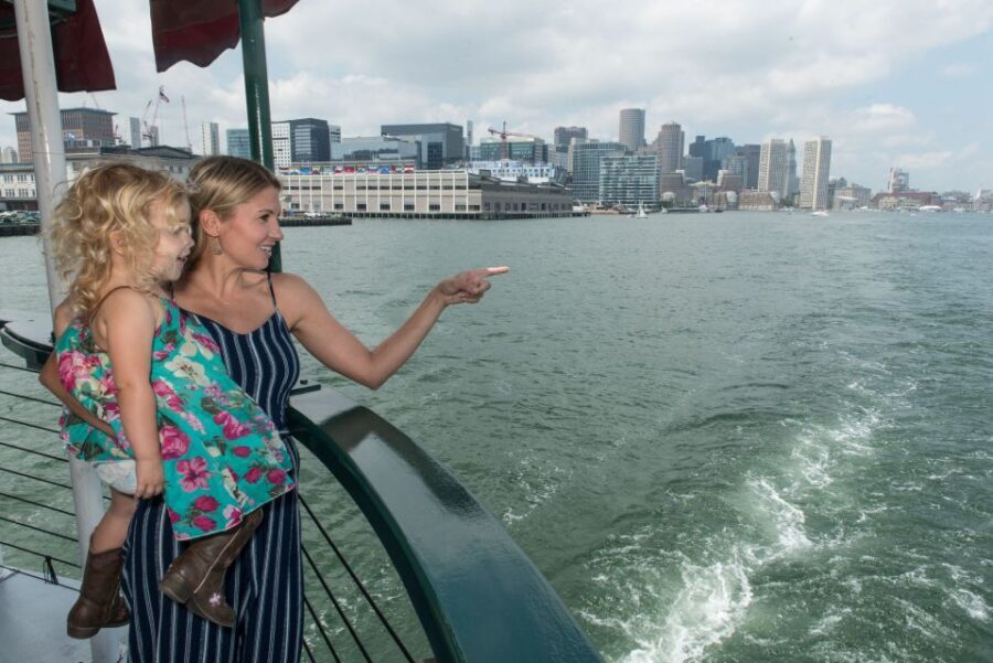 Downtown Boston Harbor Weekend Cruise with Brunch - Rowes Wharf check-in: quick, calm, and close to the dock