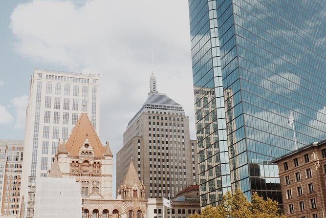 Downtown Freedom Trail, Beacon Hill & Back Bay Walking Tour - Beacon Hill details: Frog Pond, Purple Windows, and the feeling of old Boston