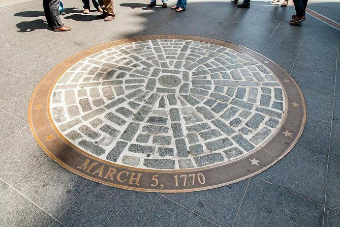 Downtown Freedom Trail Walking Tour - History & Architecture - Walking the Freedom Trail from Faneuil Hall to the New State House