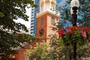 Entire Freedom Trail Walking Tour: Includes Bunker Hill and USS Constitution - Your walk starts at Beacon Street, then hits the Massachusetts State House