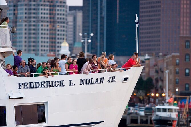 Go City: Boston Explorer Pass - Choose 2, 3, 4 or 5 Attractions - USS Constitution Museum and Franklin Park Zoo: Boston for families and history fans