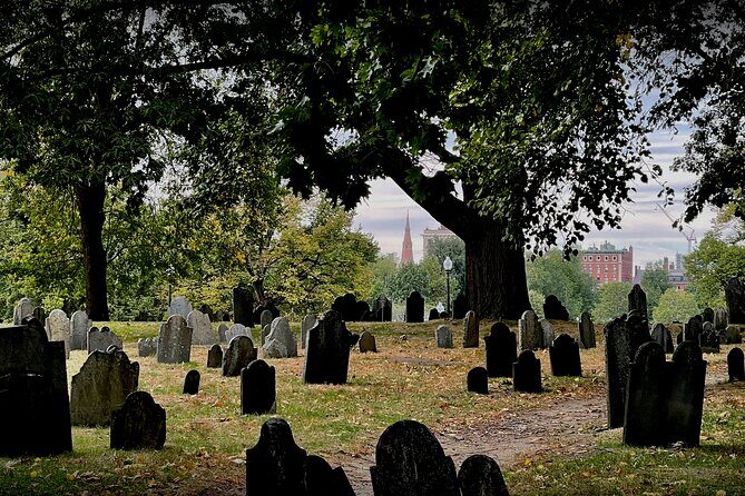 Haunted Boston’s Historic Streets Walking Guided Tour - Stop-by-Stop: Boston Common and the Hanging Tree