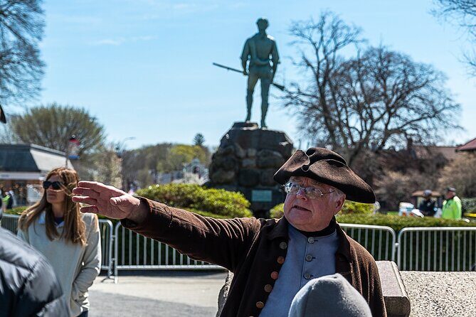 Lexington, MA Battle Green Walking Tour with Costumed Guide - Stop-by-stop: what the Lexington Green sites teach you