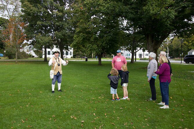 Lexington, MA Battle Green Walking Tour with Costumed Guide - Colonial-costumed storytelling: what you should expect