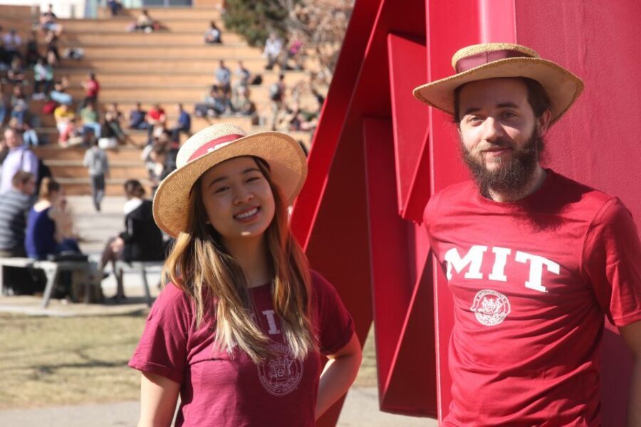 Massachusetts Institute of Technology Public Tour - The Alumni Thread: Buzz Aldrin, I.M. Pei, and the MIT Mindset
