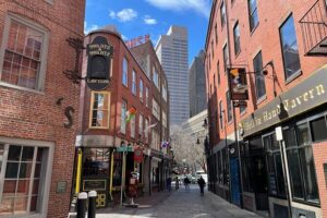 Outdoor Escape Room in Boston - the North End - The clue-hunt cycle: how you move from one puzzle to the next