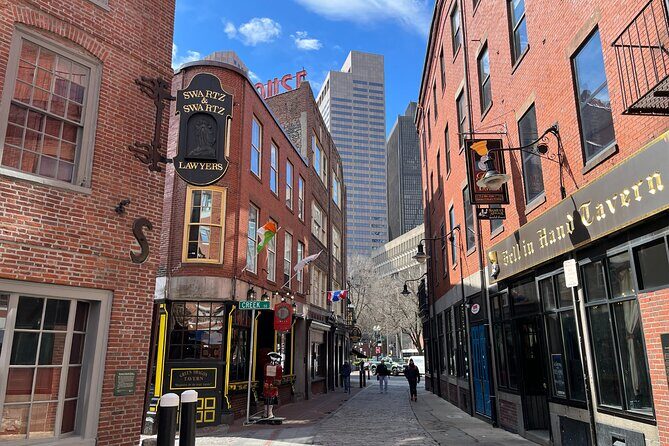 Outdoor Escape Room in Boston - the North End - The clue-hunt cycle: how you move from one puzzle to the next