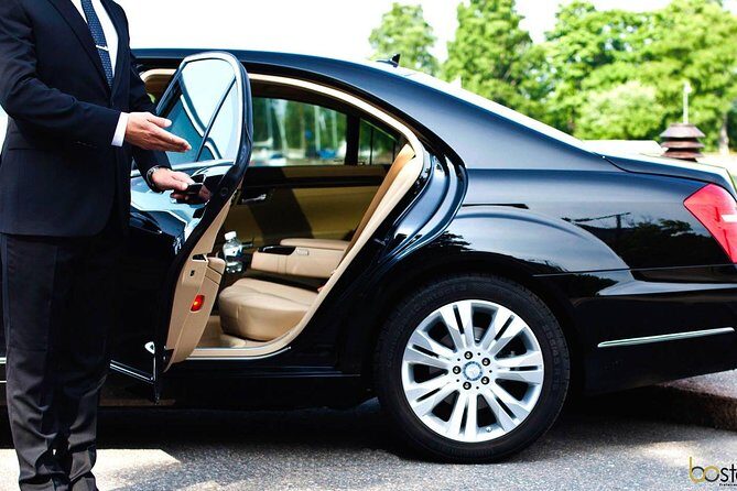 Private Boston Airport Transportation - One Way - The Timing Reality: Why Airport Delays Can Affect Waiting Time