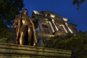 Underground Boston Ghost Tours: Gravestones & Gunpowder - The Revolutionary-Era Cemetery Stop: Famous Names and Unsettling Details